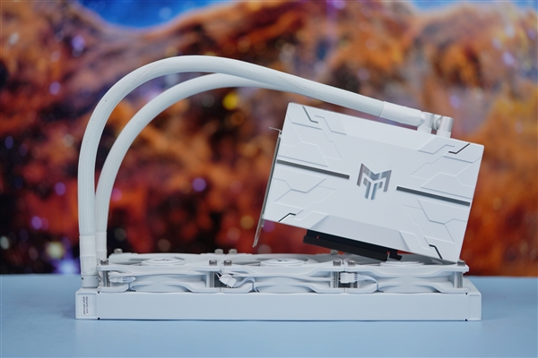 首款一体水冷!影驰RTX 4090金属大师AIO OC显卡图赏
