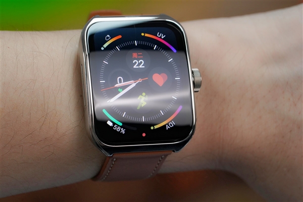 绝美全曲面柔性屏！OPPO Watch 4 Pro图赏