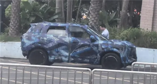比亚迪新车曝光!迷你版硬派越野亮相街头 疑似方程豹豹3
