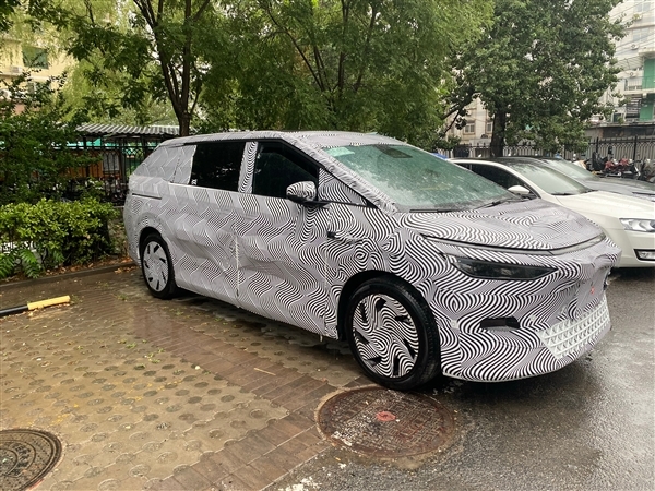 “年轻态”MPV 小鹏X9高清谍照曝光：溜背造型实属罕见
