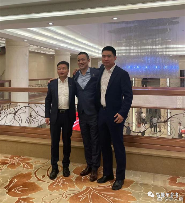 卖一辆亏25万的纪录再被刷新！李斌：挖奔驰宝马销售提销量