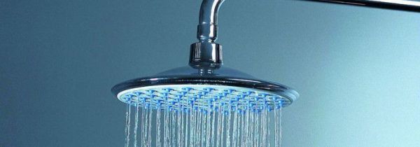 热水器水黄可以洗澡吗