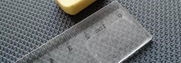 橡皮粘在尺子上留印了怎么办