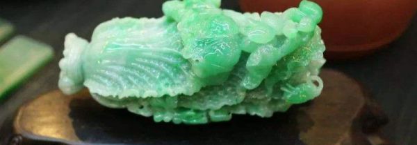 翡翠会越戴越绿吗?