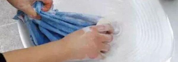 黑色中性笔油弄到衣服上怎么洗
