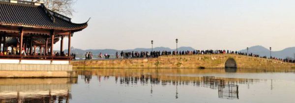 西湖断桥为什么叫断桥