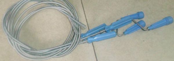 浴缸堵了但还缓慢下水