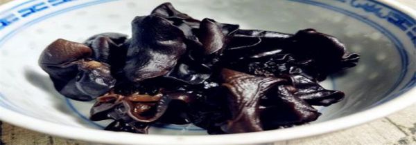 木耳泡了一晚上有毒吗