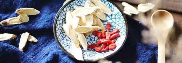 黄芪玫瑰花枸杞的功效