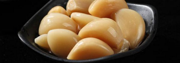 腌的糖醋蒜发绿了是怎么回事