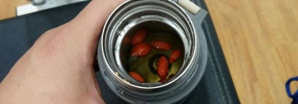 保温杯可以泡枸杞水吗