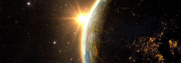 太阳的引力为什么那么大