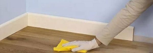 尿骚味渗到木地板里怎么去除