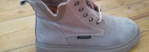 长筒靴怎么系鞋带