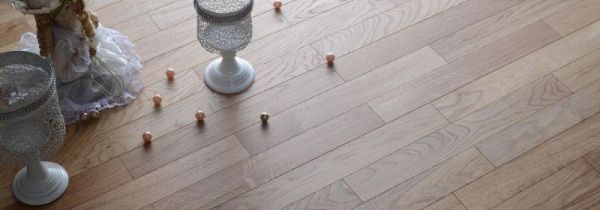 新房的地板为什么那么油