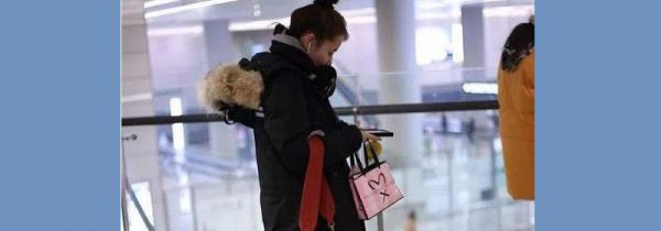 穿羽绒服头发怎么弄