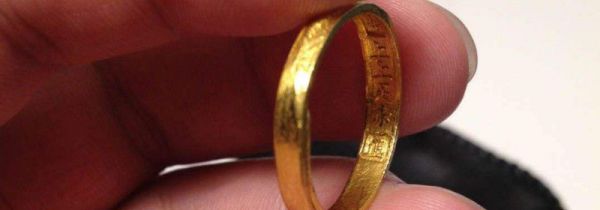 金戒指戴左手还是右手