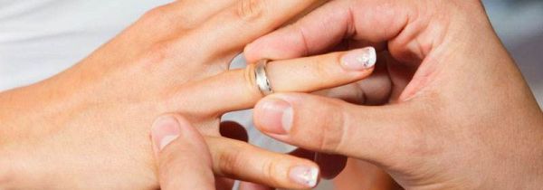 戒指稍微有点紧没事吗