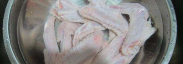 冷冻鸭翅上的毛怎么弄