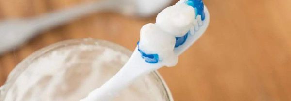 白墙上的污渍怎么去除