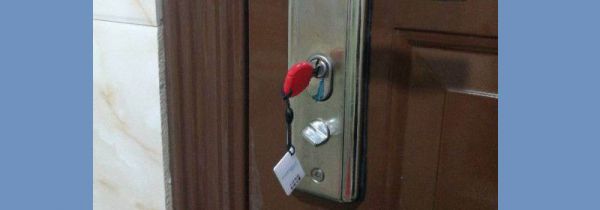 家里门反锁了别人从外面能打开吗