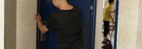 擦不锈钢门的小妙招