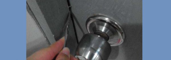 家里门反锁了怎么开门