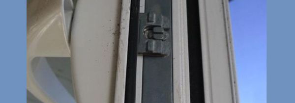 断桥铝窗户把手转不动怎么办