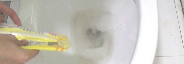 马桶用钢丝球刷黑了怎么办