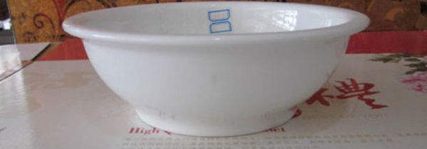 新碗的标签胶怎么去除