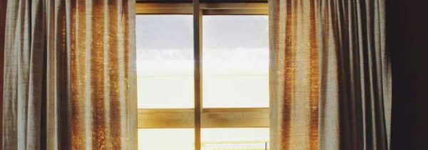 变黑的纱帘如何变白