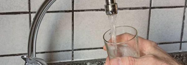 自来水放20天可以用吗