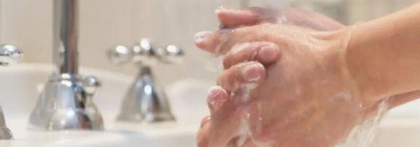 皮肤碰到502胶水怎么洗