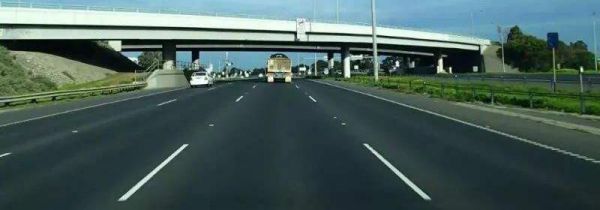 高速上可以按喇叭吗