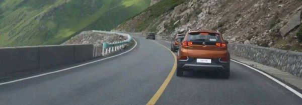 夜间在高速上可以开远光灯吗