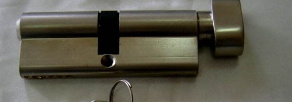 门锁钥匙插不进去怎么回事