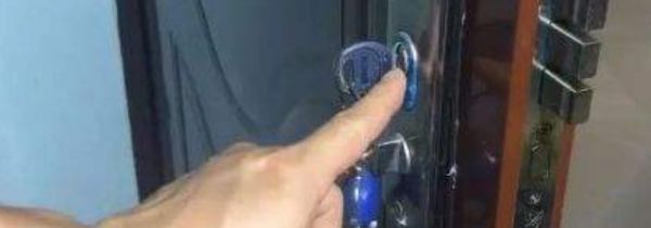 门锁钥匙拔不出来