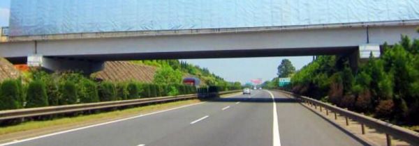 G60高速上的激光灯干嘛用的