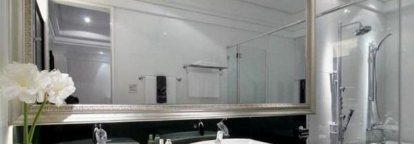 卫生间的镜子上怎样避免水雾