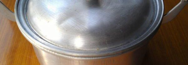 铝锅上的油垢怎么去除