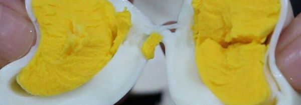 鸡蛋粘壳是新鲜还是不新鲜