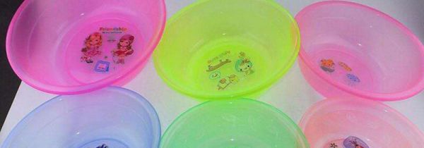 塑料盆上的污垢巧清洗