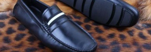 如何让皮鞋后跟不磨脚