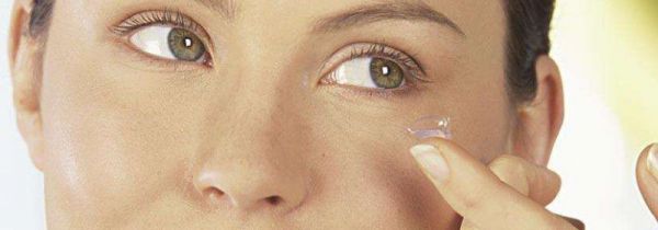 一摘隐形眼镜眼睛辣疼