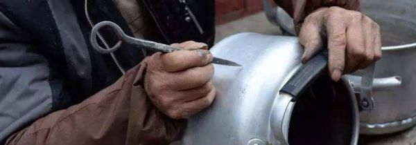 锡纸补锅的方法