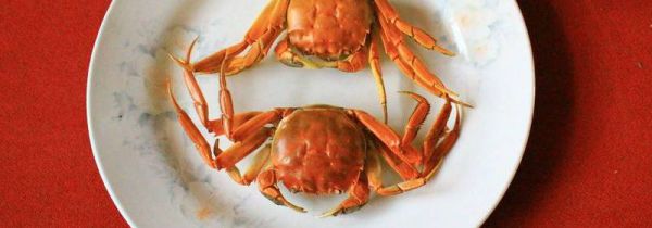 螃蟹和西红柿鸡蛋能一起吃吗