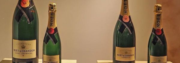 红酒半干和全干哪个贵