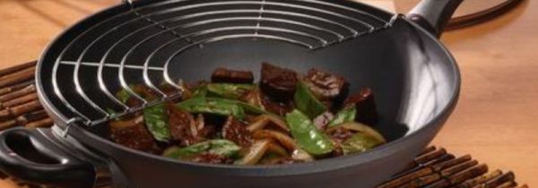 粘锅的纸是锡纸吗