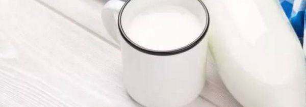 袋装牛奶可以用热水烫吗