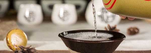 喝白酒下咽的技巧